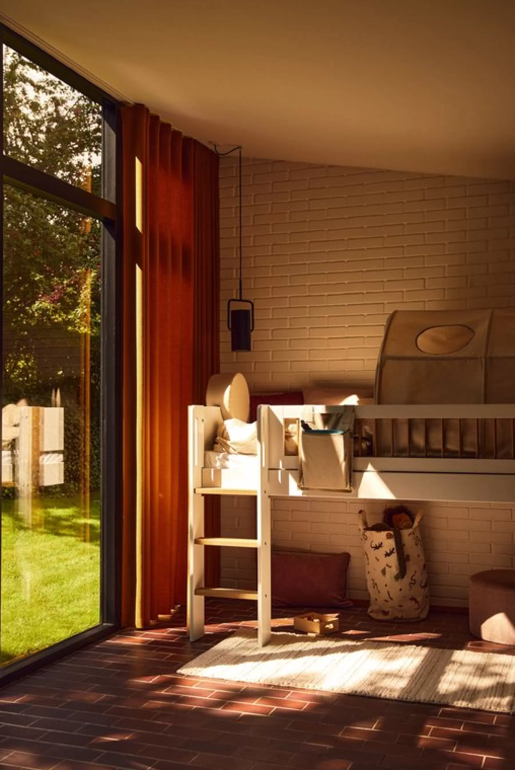 FLEXA Mid-high bed with straight ladder